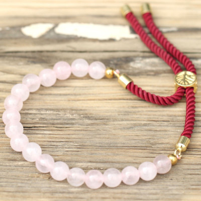 Pulseira de fio bordô com Quartzo Rosa – Elegância e charme