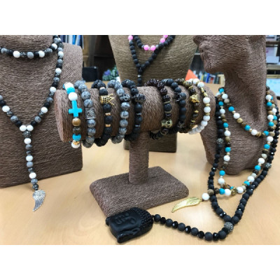 Pulsera Corona de Cristal com Ágata Negra – Elegância em Pedras Preciosas