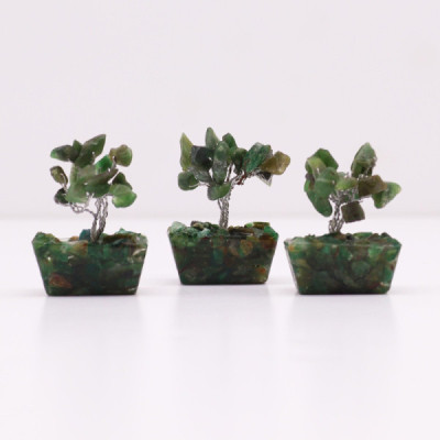 Mini Árvore de Aventurina Verde em Orgonite (15 pedras)