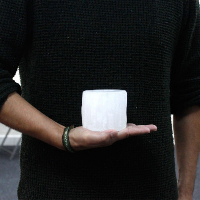 Candelabro de Selenita Cilíndrico 8 cm – Elegância Natural