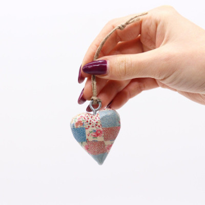 Coração de Madeira Decorativo Pequeno - Quadros Azuis e Vermelhos