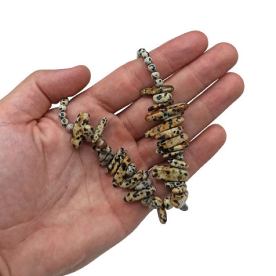 Colar de Gemas Longstone Pedra Dálmata | Elegância Natural